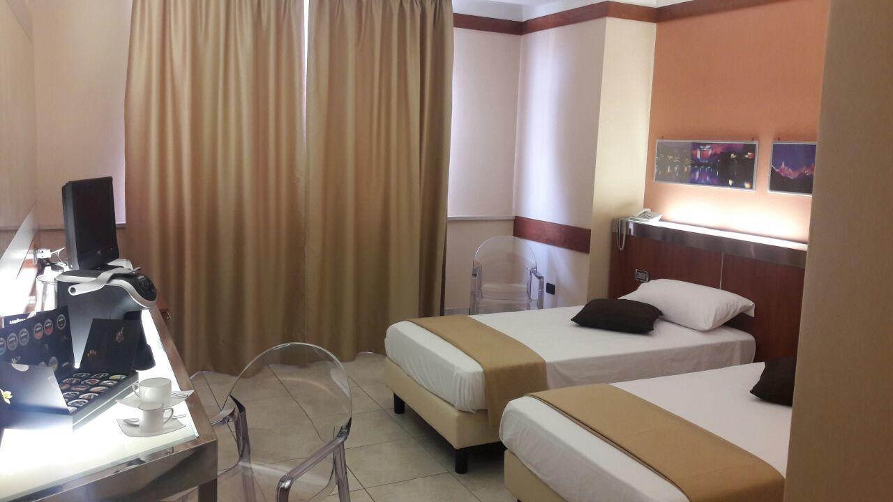 Hotel Artemide Aversa Extérieur photo