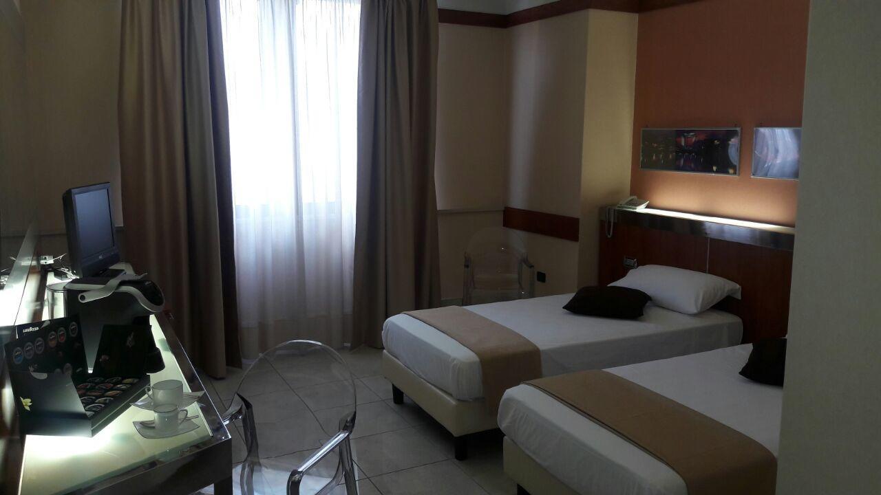 Hotel Artemide Aversa Extérieur photo